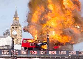 Чудовищный взрыв автобуса в центре Лондона засняли на видео