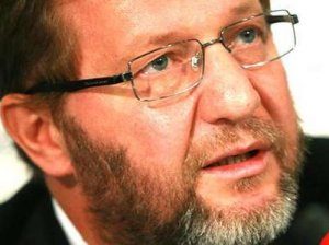 Альфред Кох объявлен в международный розыск (Бывший вице-премьер заочно арестован по делу о контрабанде)