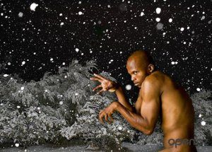 [«вечеринка соплеменников»] В Петербурге 30 пьяных негров подрались в бане и разбежались голыми по району. Мистика…