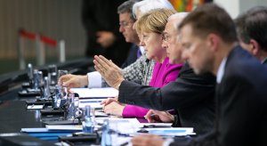 Ведущие экономики попали в ловушку медленного развития: в 2016 году темпы развития мировой экономики останутся на уровне прошлогодних — 3%, что является самым медленным ростом за 5 лет