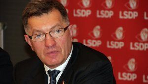 СМИ: премьер Литвы публично извинился перед учителями за свои слова