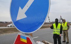 Украинские активисты остановили 13 российских фур с сопровождением