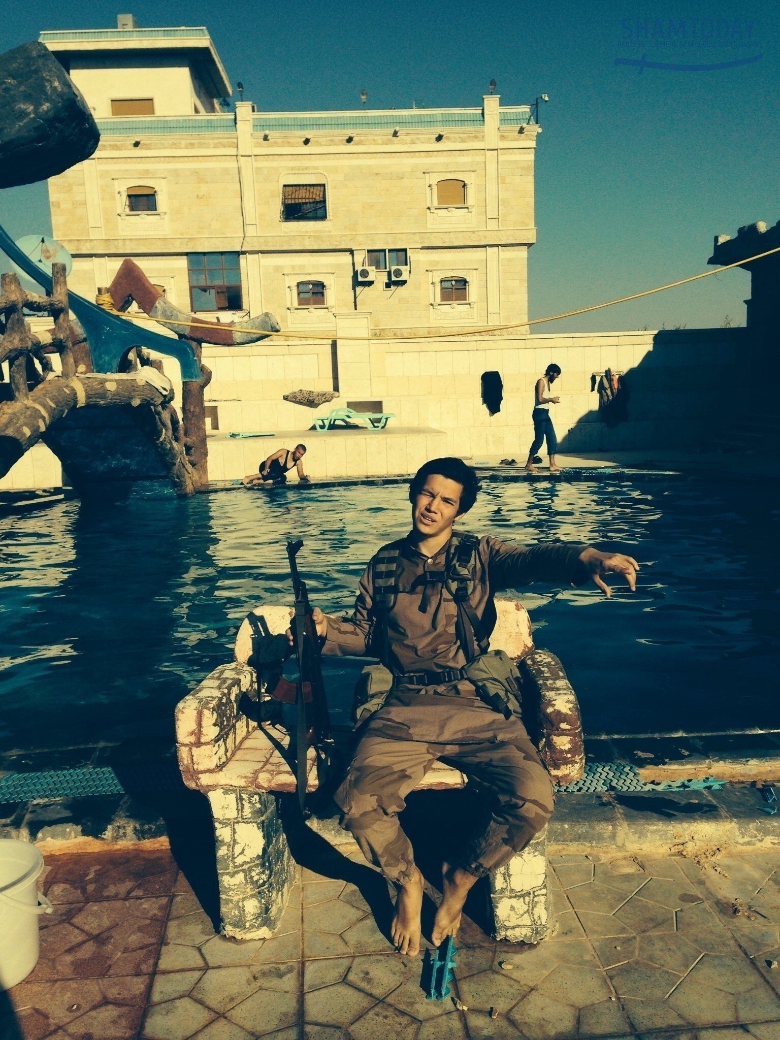 486222_1455550612-2144395