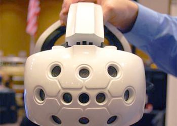 Компания Google представила первые очки для реальной реальности